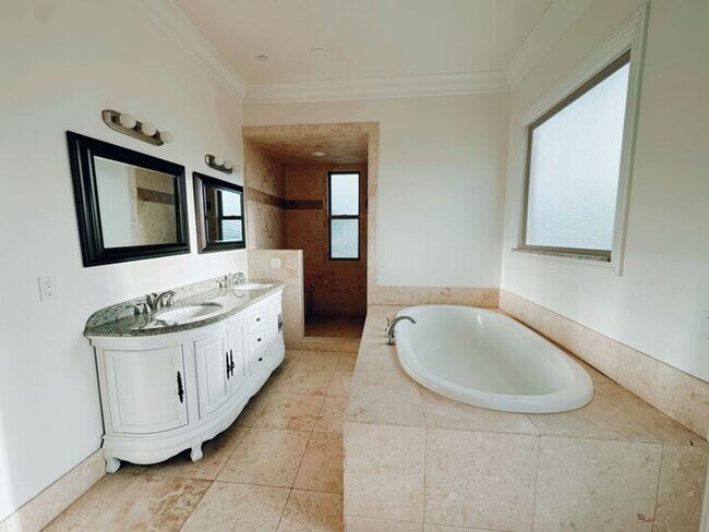 Building Photo - Palacial 6 Bed in Olde Carlsbad with Ocean...
