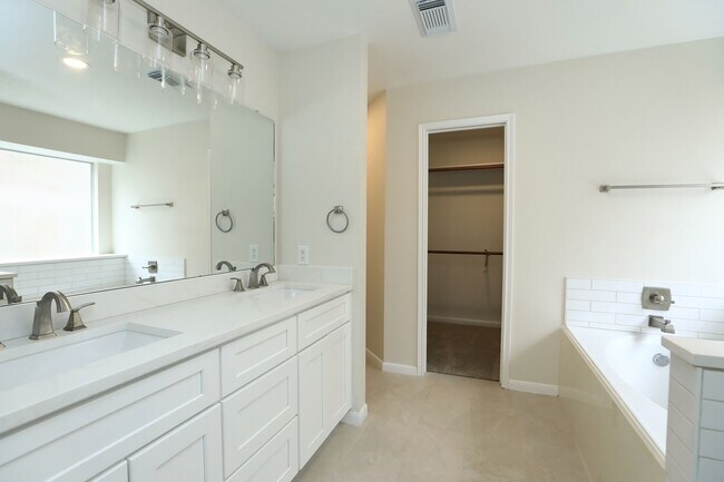 Building Photo - 14215 Cypress Valley Dr