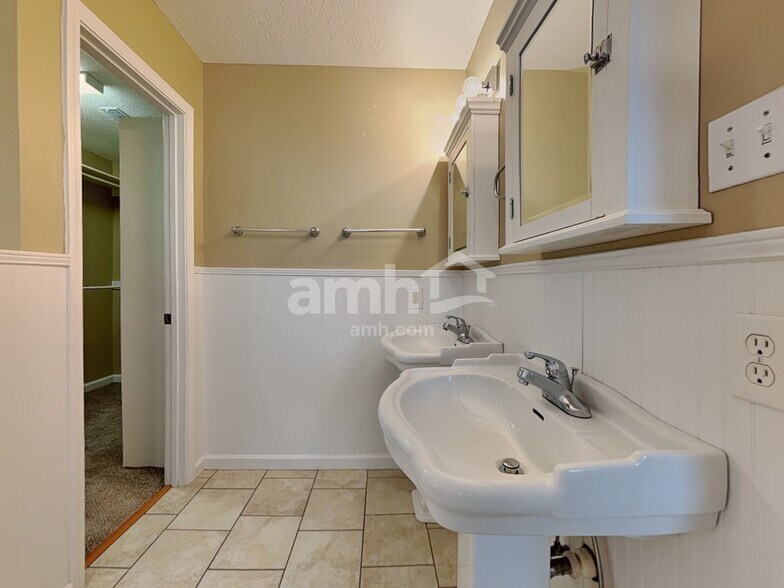 Building Photo - 5009 Alpha Terrace Ln