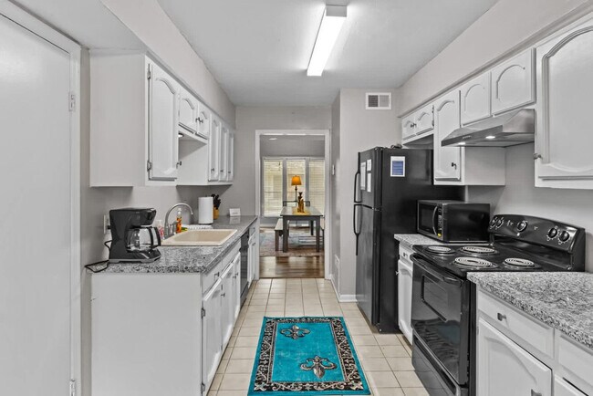 Building Photo - 1274 Sharlo Ave