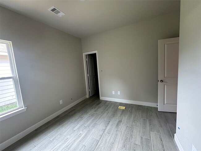 Building Photo - 104 Turner Dr