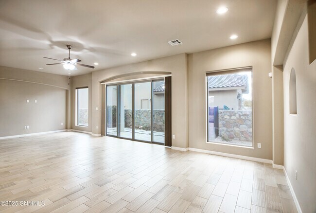 Building Photo - 1415 San Bonifacio