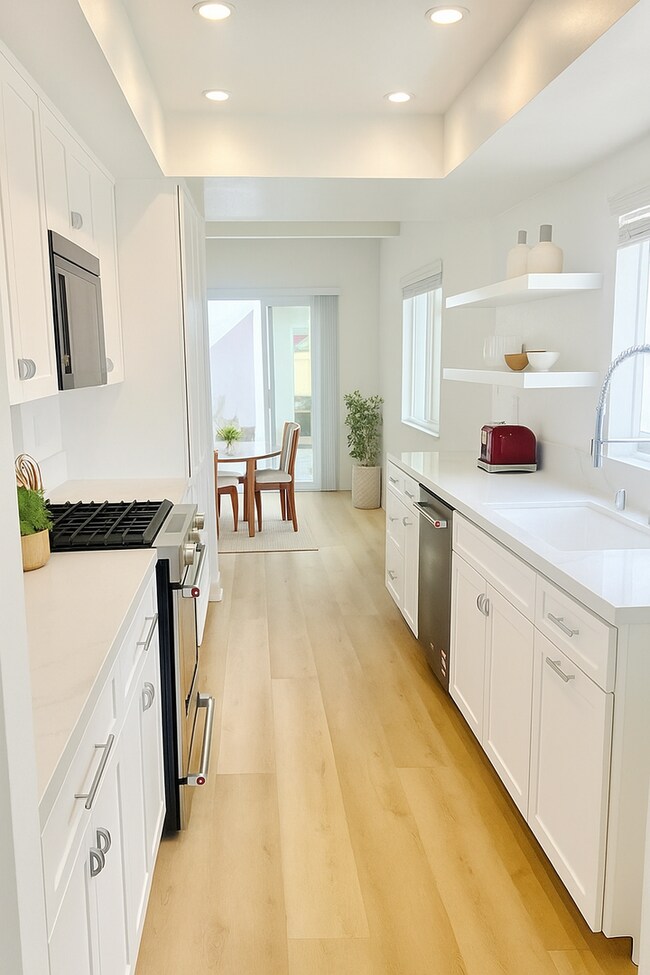 Building Photo - 202 18th St