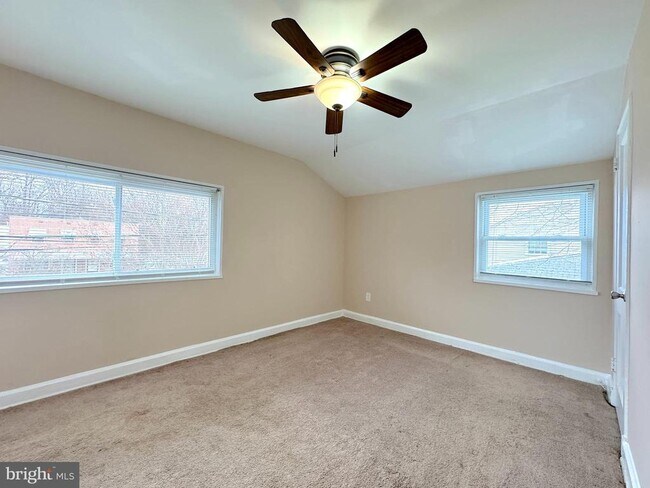 Building Photo - 5612 7th Rd S