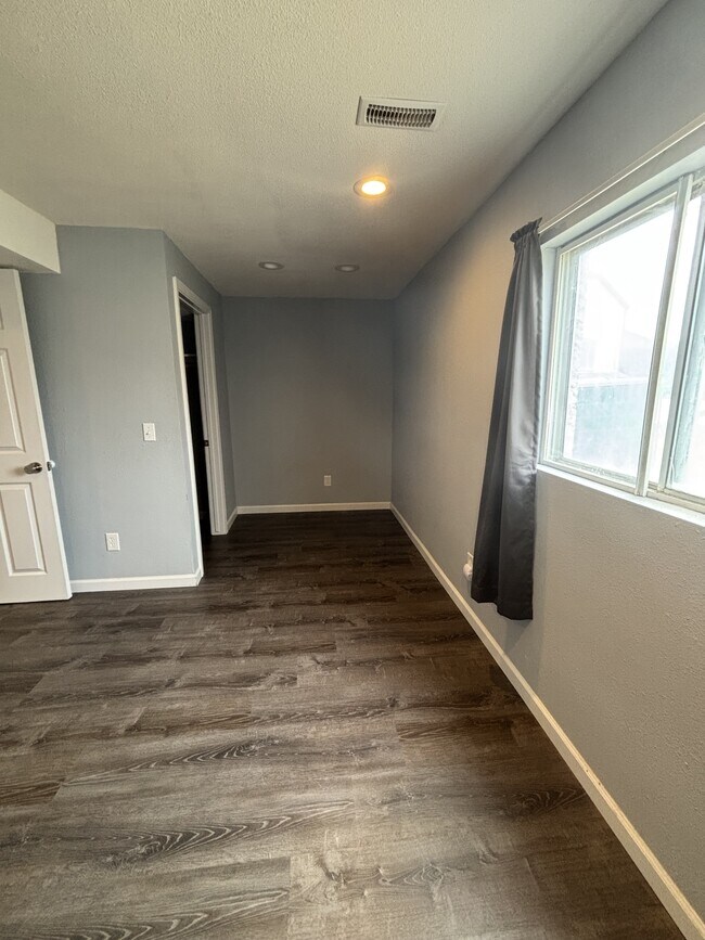 Building Photo - 4042 Powder View Cir