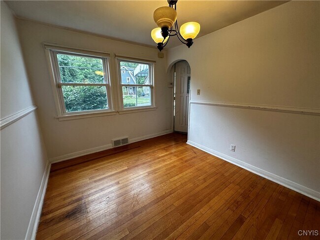 Building Photo - 1411 Lancaster Ave