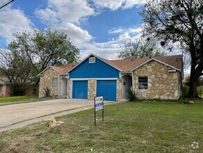 Building Photo - 210/212 W Vardeman Avenue