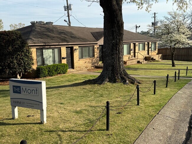 Building Photo - 1865 Montclaire Ln