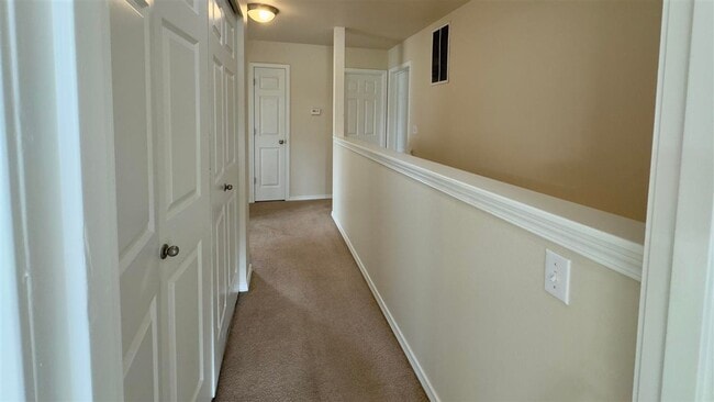Building Photo - 3 Bedroom, 2.5 Bathroom house!!