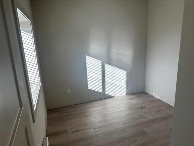 Building Photo - 4 Laurel Hill Dr