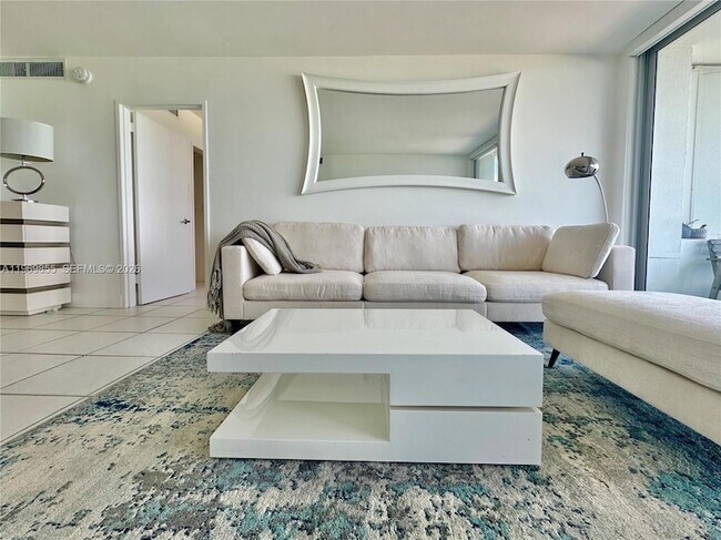 Building Photo - 5161 Collins Ave