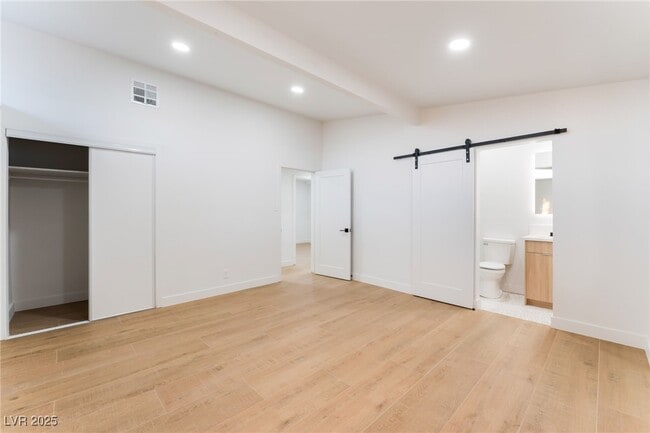 Building Photo - 548 E Oakey Blvd