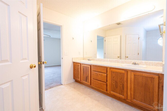 Building Photo - 10719 Crosscut Dr