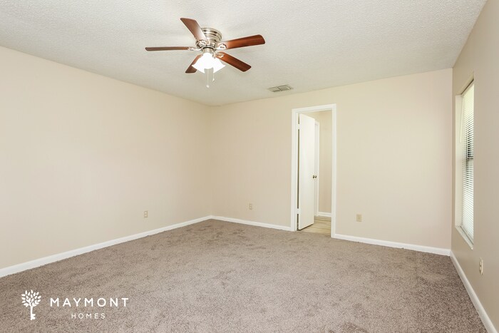 Building Photo - 5613 Pinebay Cir N