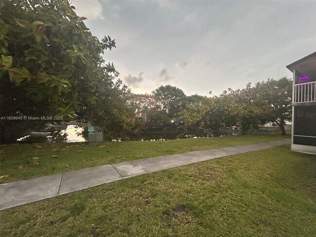 Building Photo - 394 N Laurel Dr