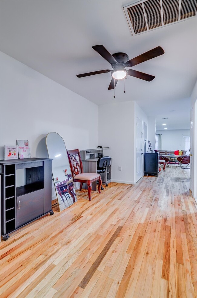 Building Photo - 34 Pamrapo Ave