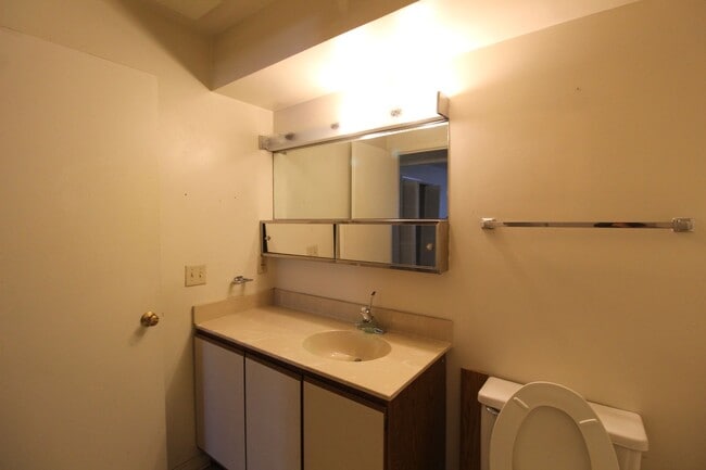 Building Photo - 1018-8 Blue Ridge Dr