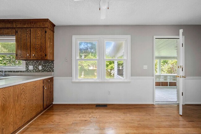 Building Photo - Home with Modern Updates in Indigo Fields!