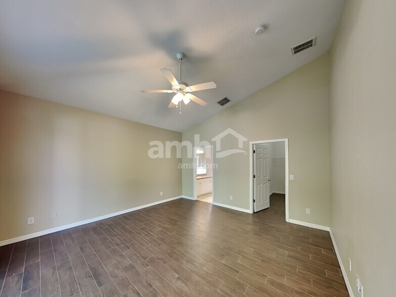 Building Photo - 1403 22nd Ave W