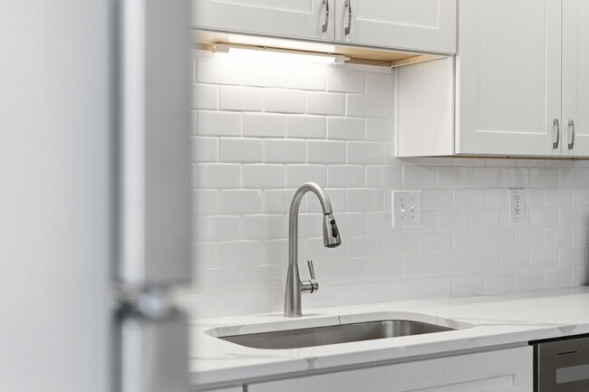 Building Photo - 2306 E Carson St