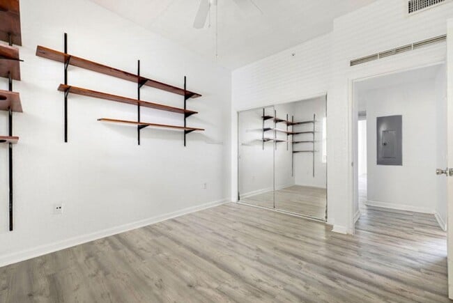 Building Photo - 1650 Presidential Way