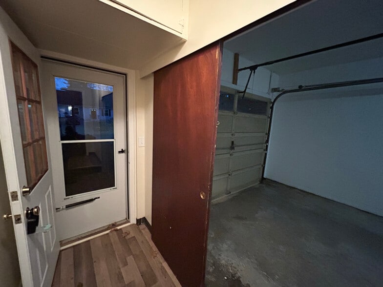 Building Photo - 5 Pine St