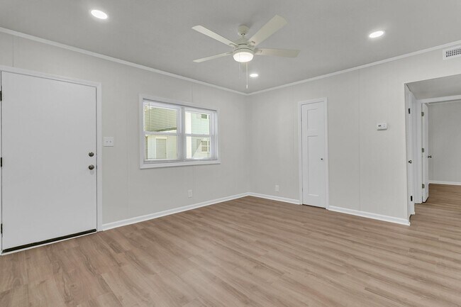 Building Photo - Charming 2BR/1BA Apartment in the Heart of Summerville