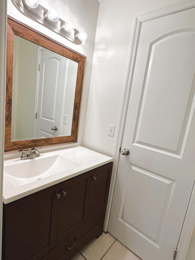 Building Photo - 631 Ridge Club Dr