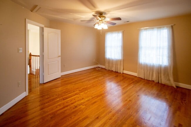 Building Photo - Elegant 4Bd/4Bth Brick Colonial