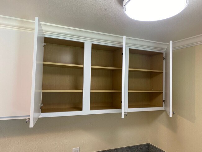 Building Photo - Welcome to SkyView Villa & Somerset Apartments!