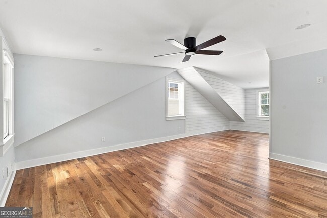 Building Photo - 884 Vedado Way NE