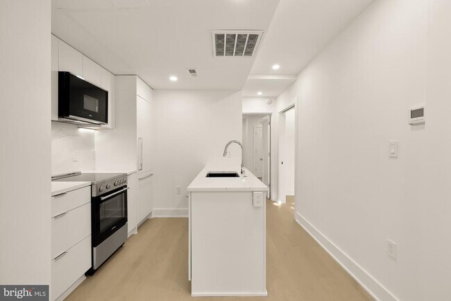 Building Photo - 2116 Kalorama Rd NW