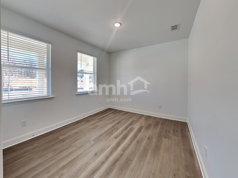 Building Photo - 1365 Soapstone Rd