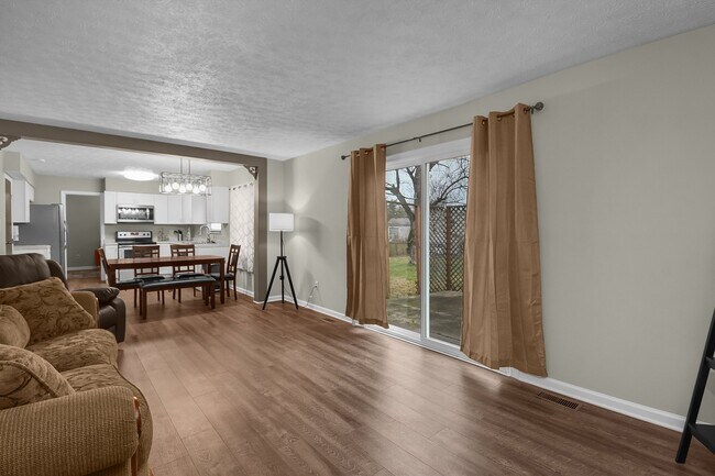 Building Photo - 6590 Bennell Dr