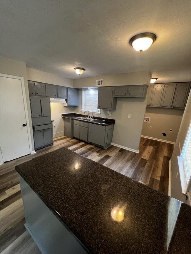 Building Photo - 3424 Gladstone Cove