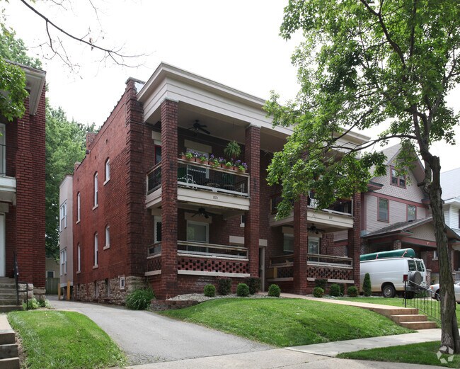 Building Photo - 815-817 W 39th Ter