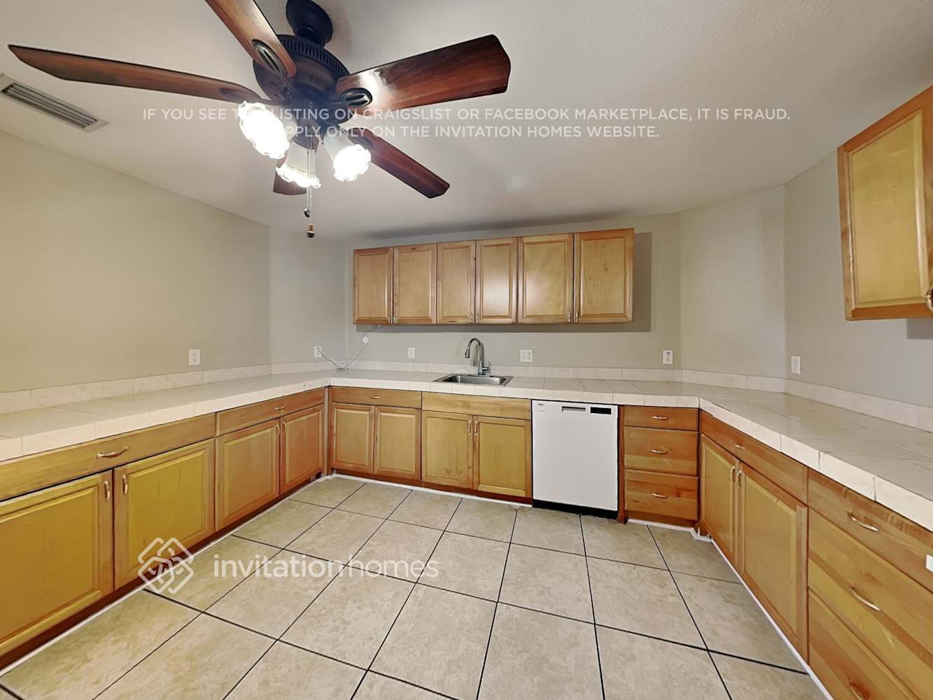 Building Photo - 2401 Granada Cir E