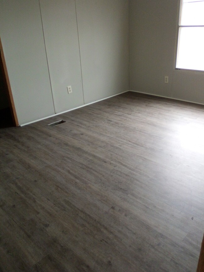 Building Photo - 3111 Riverside Dr