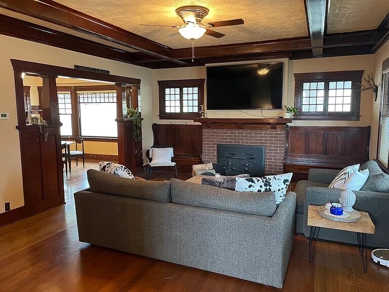 Building Photo - 237 Basin St SW