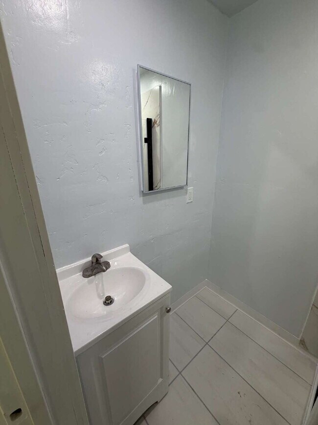 Building Photo - "Charming 4-Bedroom Home with 2 Baths in Pittsburg – Spacious 1459 Sq Ft Gem!"