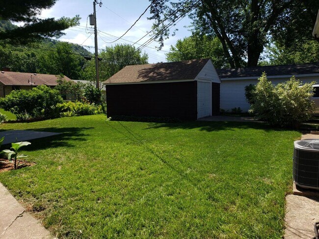 Building Photo - 1403