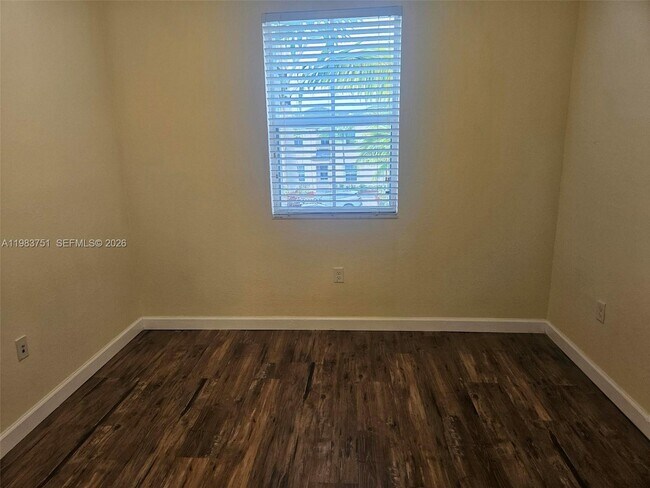 Building Photo - 142 SE 28th Ter