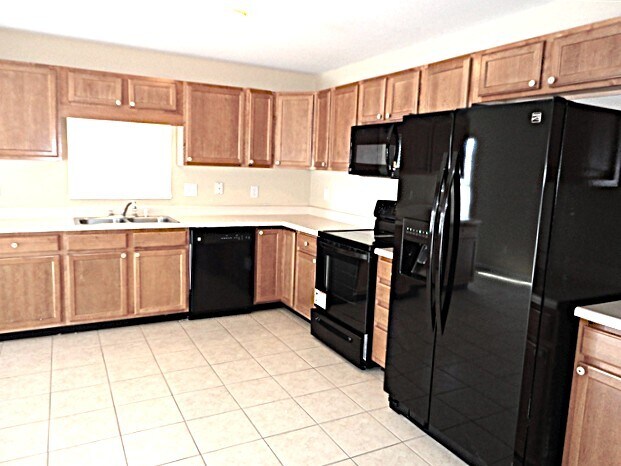 Building Photo - 322 Brookview Dr