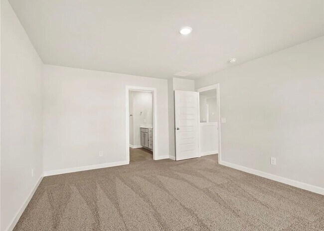 Building Photo - Beautiful 4/3 Available Now!