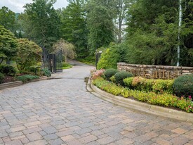 Building Photo - 244 S Plains Dr
