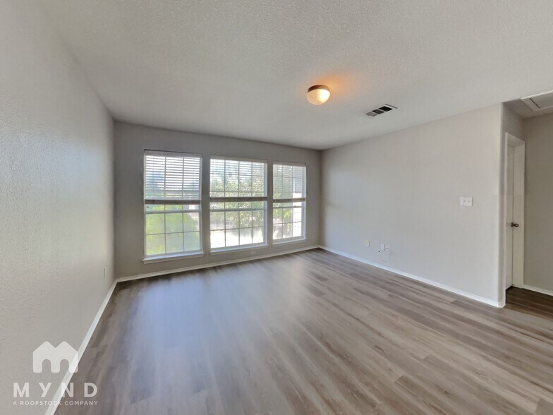 Building Photo - 2632 Century Park Blvd