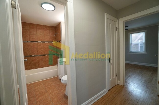 Building Photo - 2048 W 82nd Pl