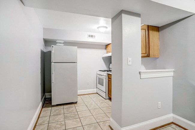 Building Photo - 2BR Basement Apartment | Brightwood