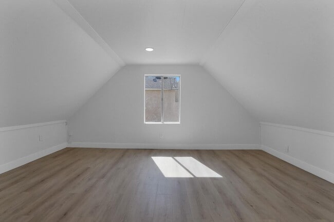 Building Photo - 4554 North Ave