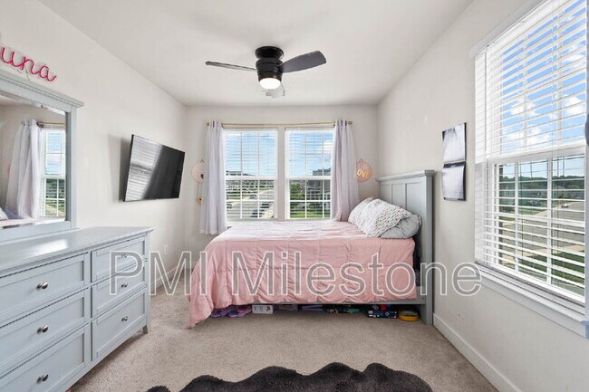 Building Photo - 367 Ontario Dr